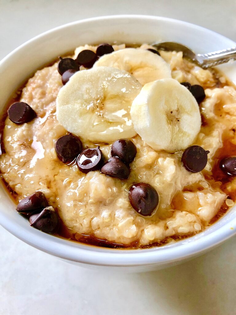 Picture of peanut butter quinoa porridge with maple syrup